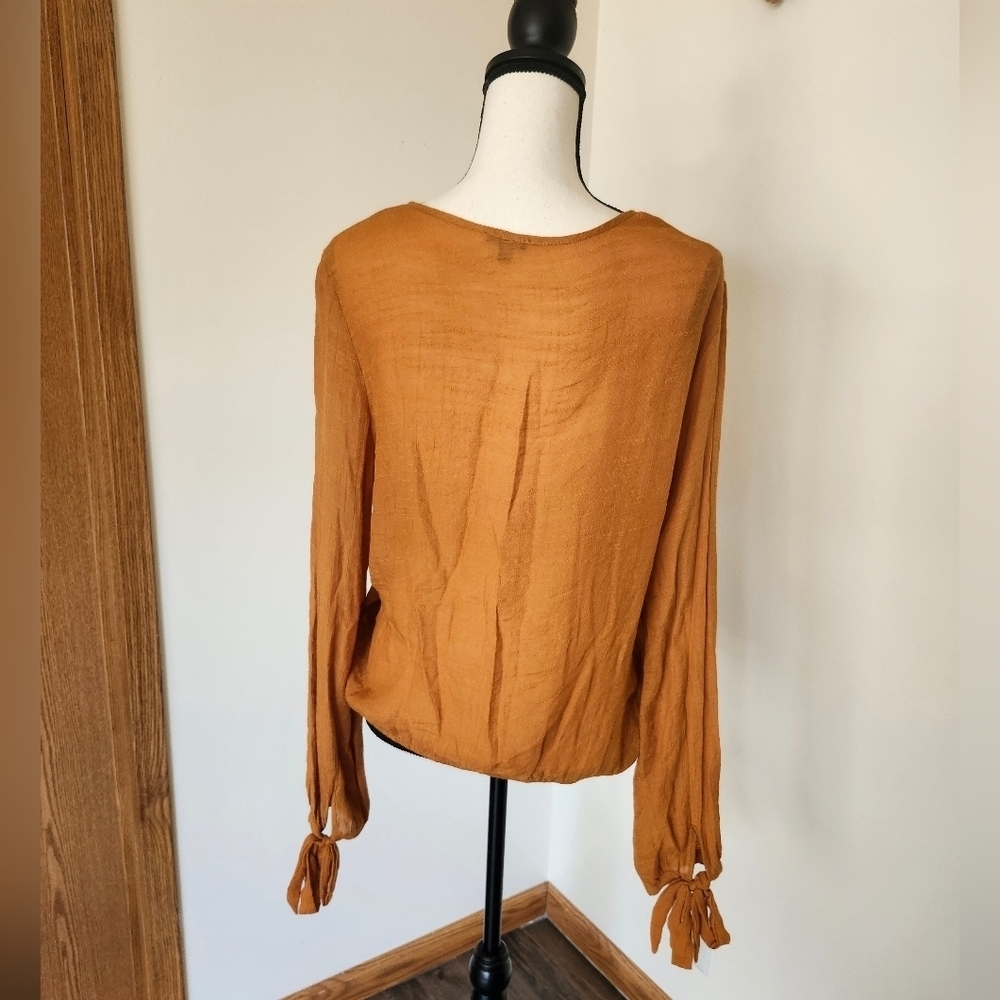 Charlotte Russe Burnt Mustard Wrap Floral Blouse with V-Neck - Picture 5 of 6